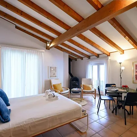 Apartman Ruga House In 7 *